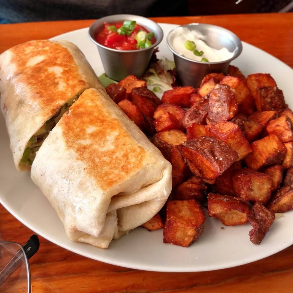 Waves Restaurant | restaurant | 43 Commercial St, Boothbay Harbor, ME 04538, USA | 2073156021 OR +1 207-315-6021