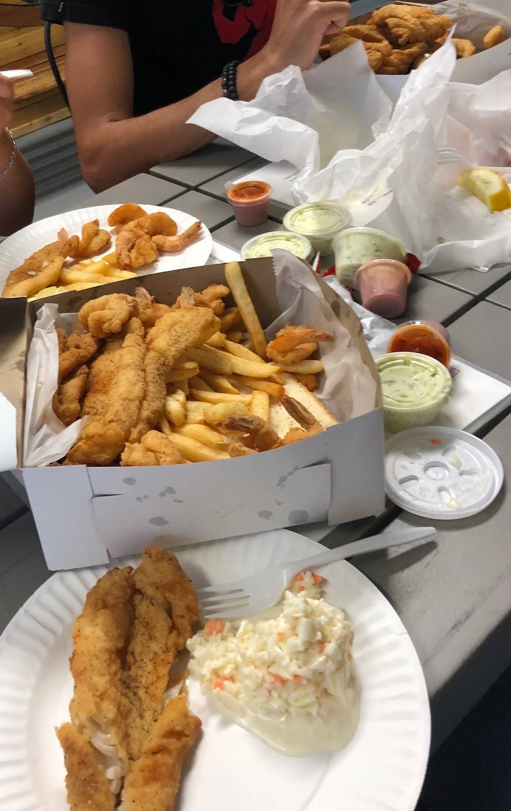 Kevins Seafood | restaurant | 17 Kimberly Ave, New Haven, CT 06519, USA | 2037760433 OR +1 203-776-0433