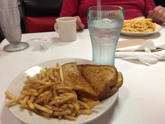 Steak n Shake | restaurant | 1471 N Westwood Blvd, Poplar Bluff, MO 63901, USA | 5737856111 OR +1 573-785-6111