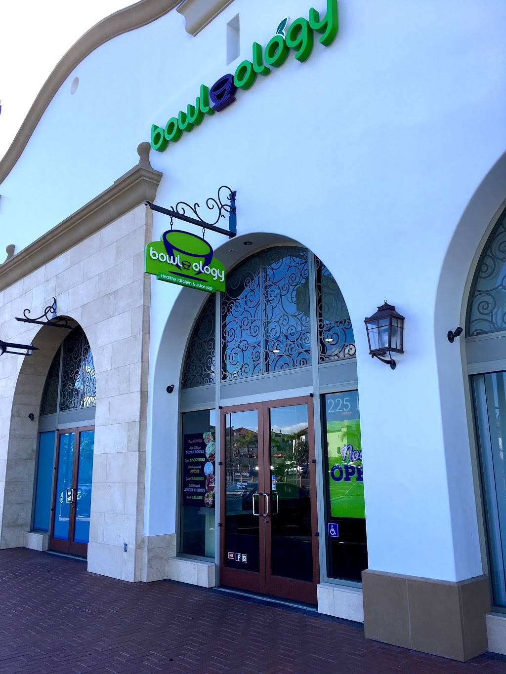 Bowlology | restaurant | 225 W Avenida Vista Hermosa, San Clemente, CA 92672, USA | 9495585170 OR +1 949-558-5170