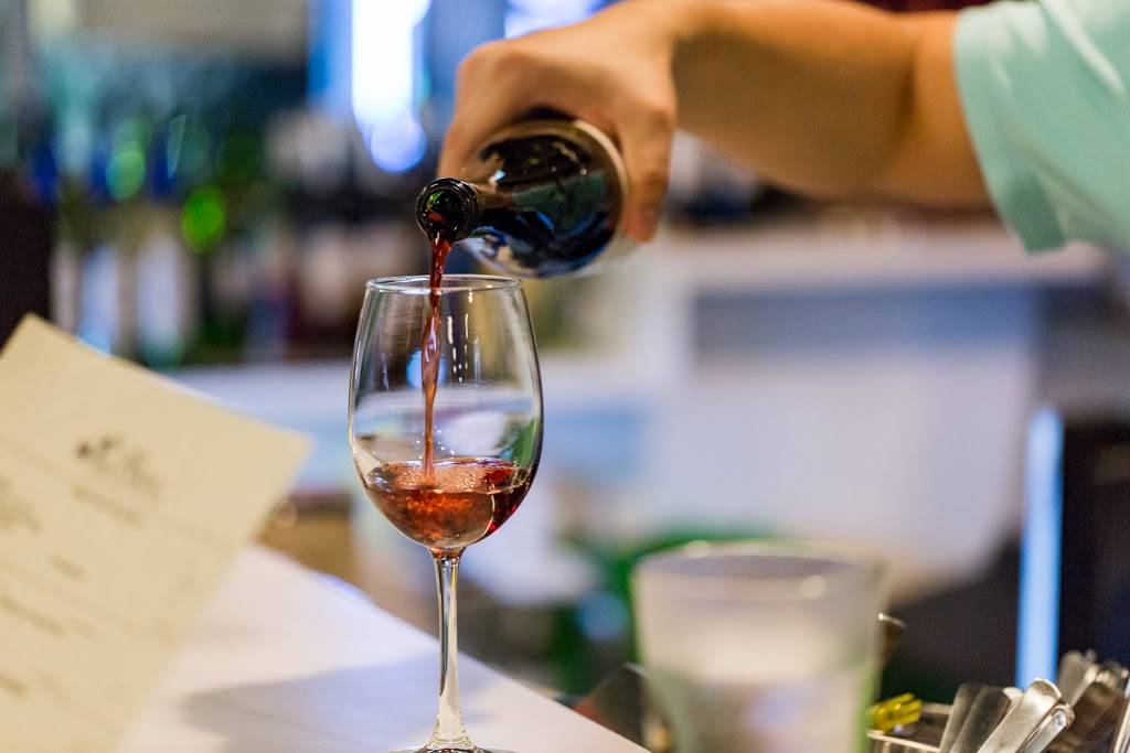 Vacillate Wine and Beer Bar | restaurant | 15512 SW 88th St, Miami, FL 33196, USA | 7863324765 OR +1 786-332-4765