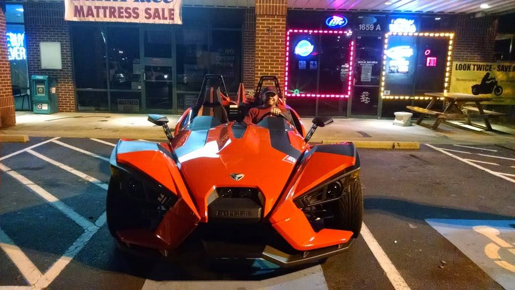 House Divided Bar & Grill | restaurant | 1659 Woodruff Rd, Greenville, SC 29607, USA | 8642836655 OR +1 864-283-6655