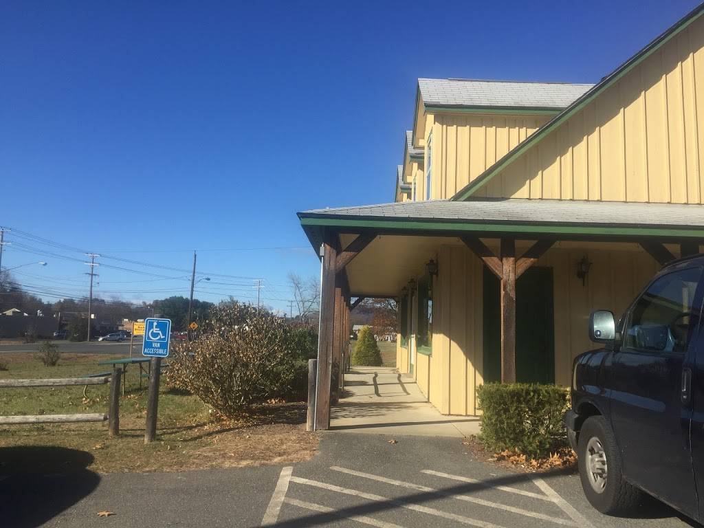 Subway | restaurant | 5 Clark Mountain Rd, Sunderland, MA 01375, USA | 4136650900 OR +1 413-665-0900