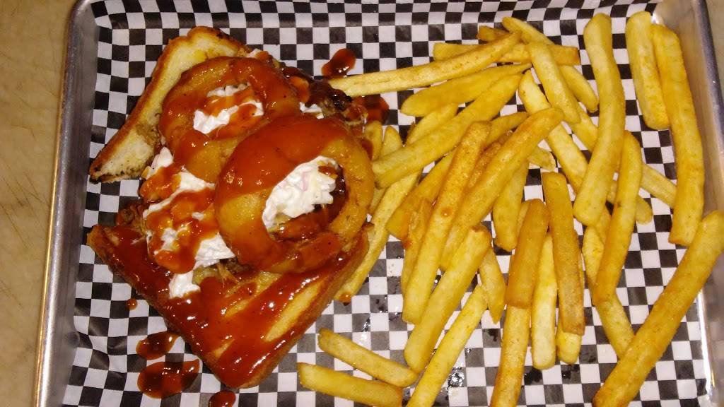 Lynns BBQ | restaurant | 1151 E Iowa St, Eldridge, IA 52748, USA | 5632859118 OR +1 563-285-9118