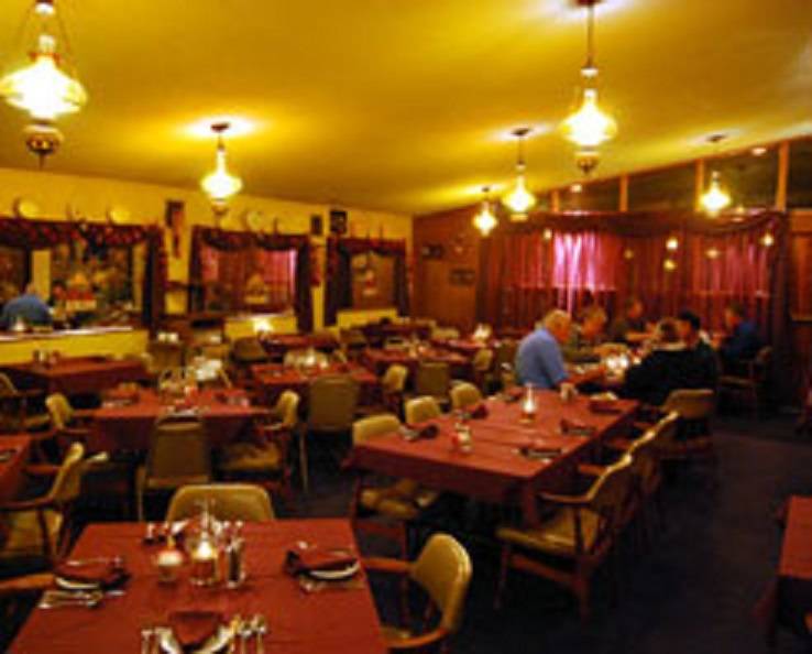 Dobies Steak House | restaurant | 4136 S Kinnickinnic Ave, St Francis, WI 53235, USA | 4147449064 OR +1 414-744-9064