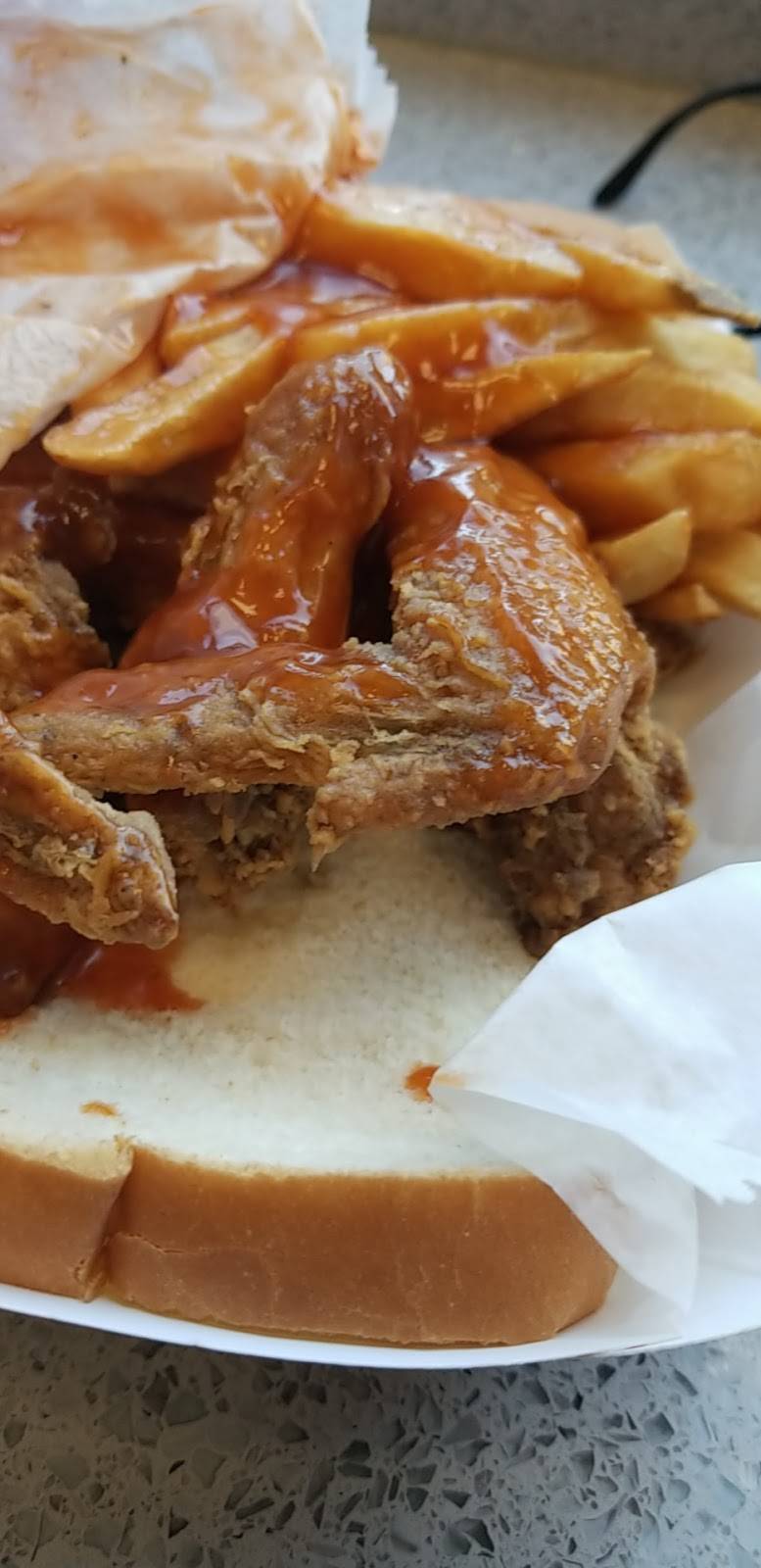 Harolds Chicken Shack West Loop | restaurant | 1501 W Madison St, Chicago, IL 60607, USA | 3122269866 OR +1 312-226-9866