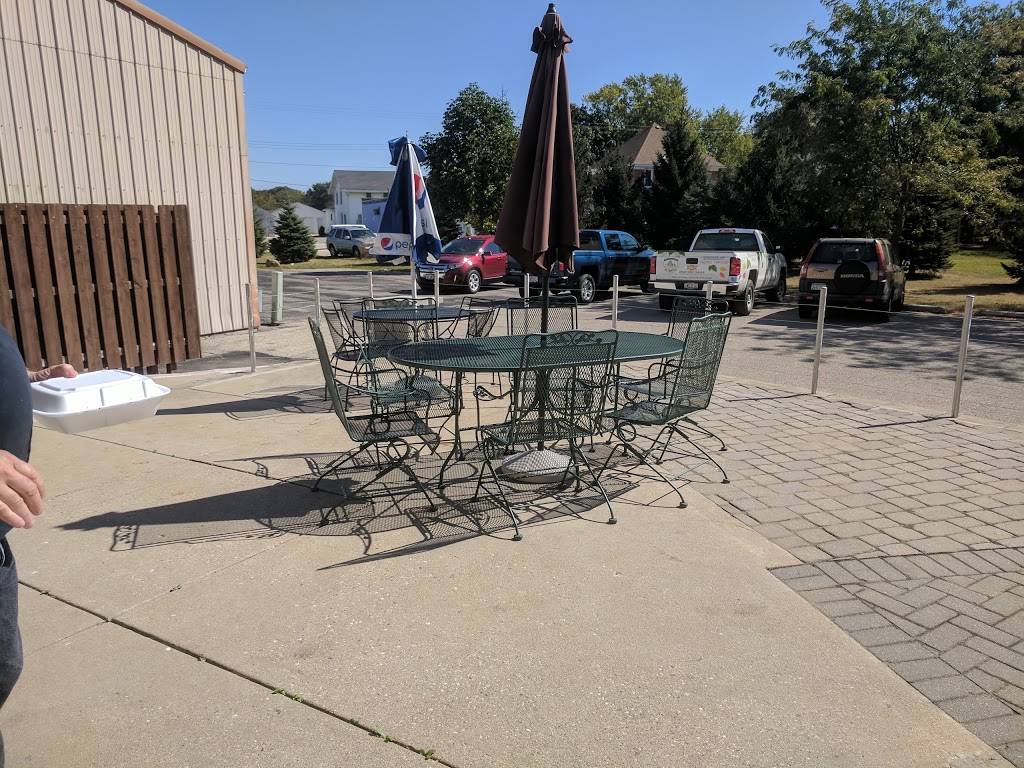 Lucys Cafe | restaurant | 132 N Main St, North Prairie, WI 53153, USA | 2623924084 OR +1 262-392-4084