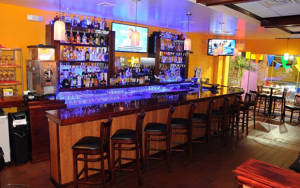 El Coyote | restaurant | 2, 70-09 Austin St, Forest Hills, NY 11375, USA | 7182680777 OR +1 718-268-0777