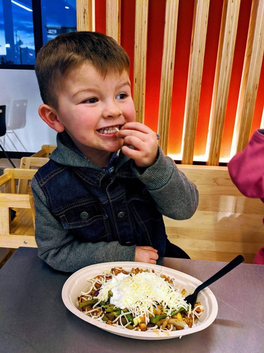 Chipotle Mexican Grill | restaurant | 18725 S Nogales Hwy, Green Valley, AZ 85614, USA | 5204686356 OR +1 520-468-6356