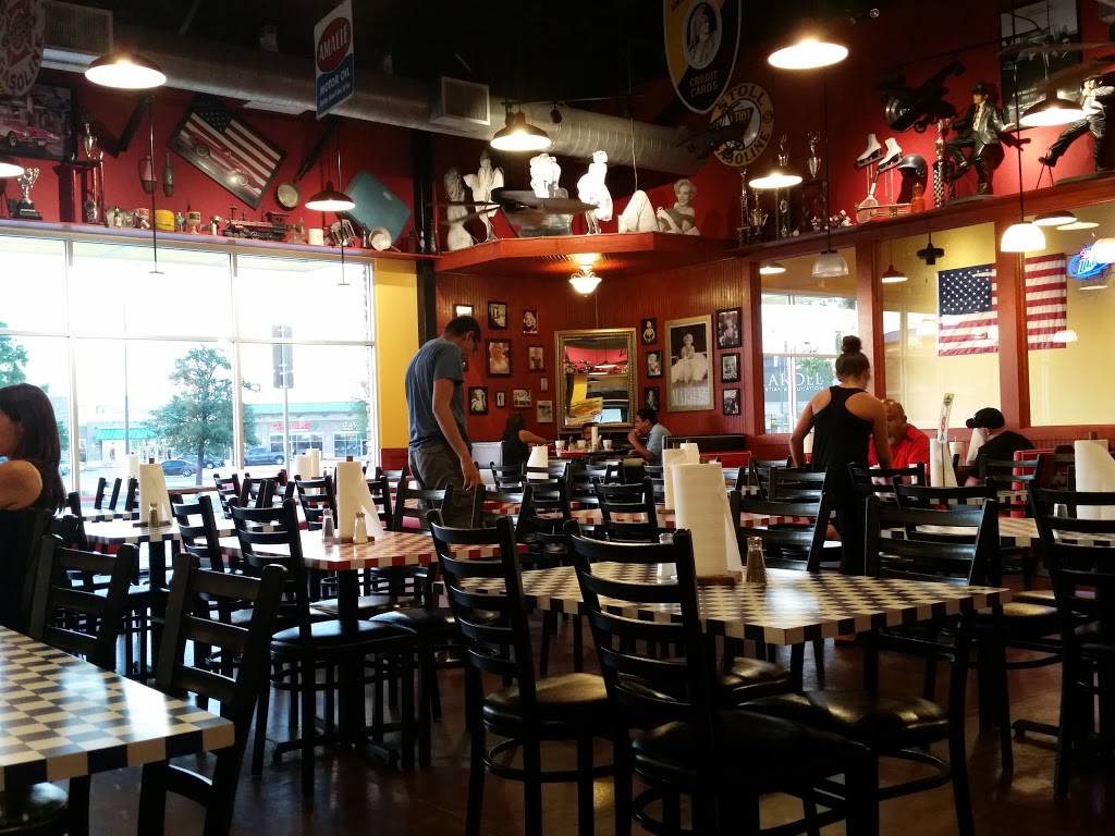 Fuddruckers | restaurant | 1732 S Loop 288 #130, Denton, TX 76205, USA | 9402431300 OR +1 940-243-1300
