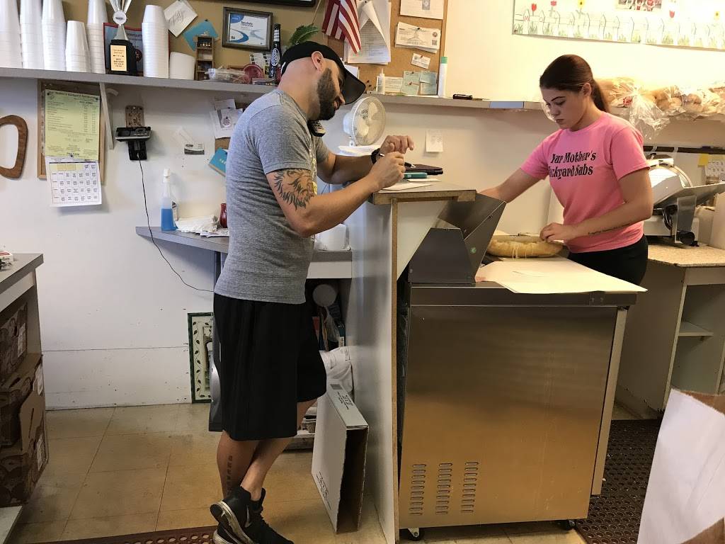 Your Mothers Back Yard | restaurant | 10555 66th St N, Pinellas Park, FL 33782, USA | 7275413250 OR +1 727-541-3250