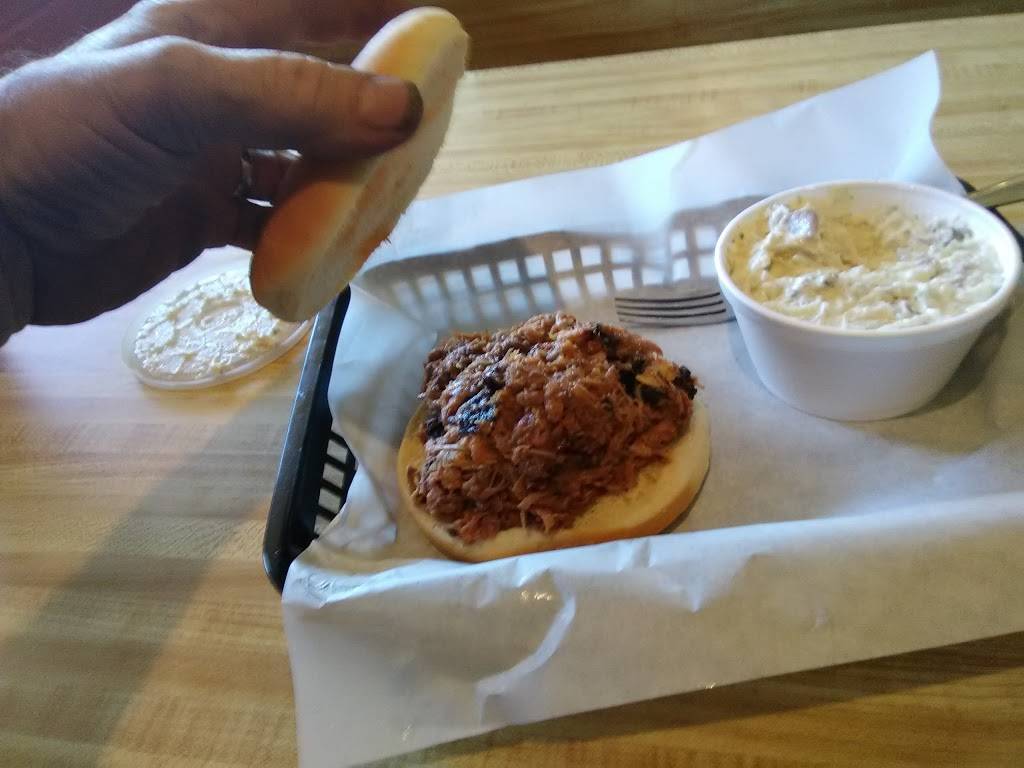 Mikeys Smoked Meats & Deli | restaurant | 20899 AR-5, Mountain View, AR 72560, USA | 8702692666 OR +1 870-269-2666