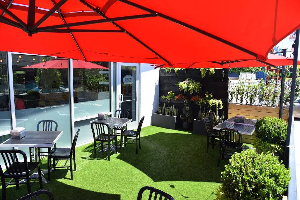 Muscle Maker Grill Heights | restaurant | 2400 N Shepherd Dr, Houston, TX 77008, USA | 7134856644 OR +1 713-485-6644