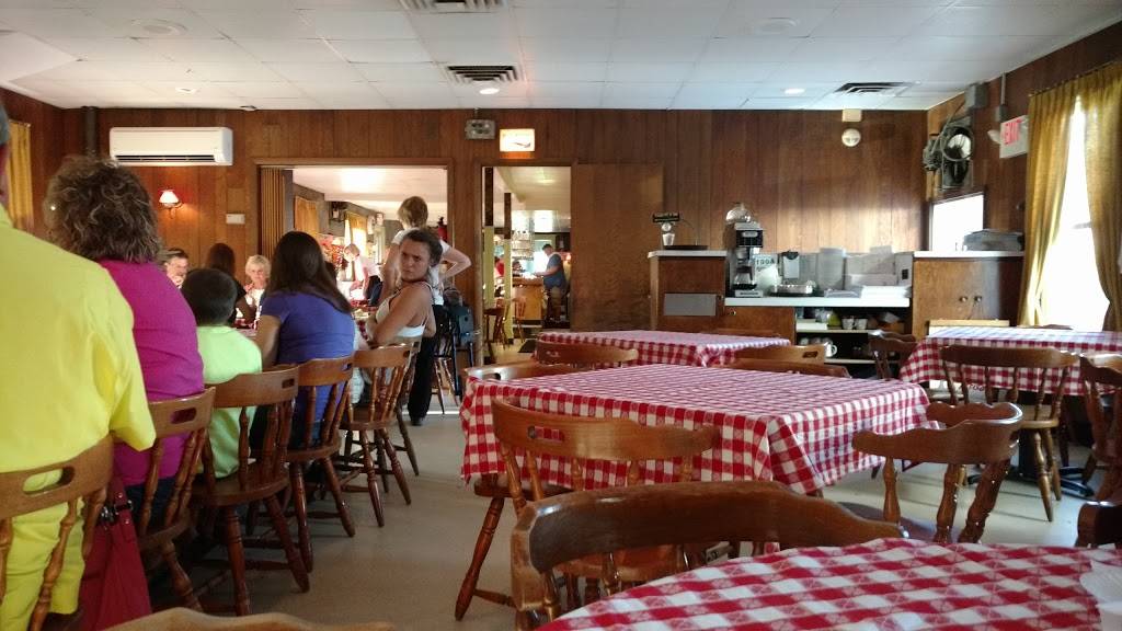 Fricanos Pizza Tavern | restaurant | 1400 Fulton St, Grand Haven, MI 49417, USA | 6168428640 OR +1 616-842-8640