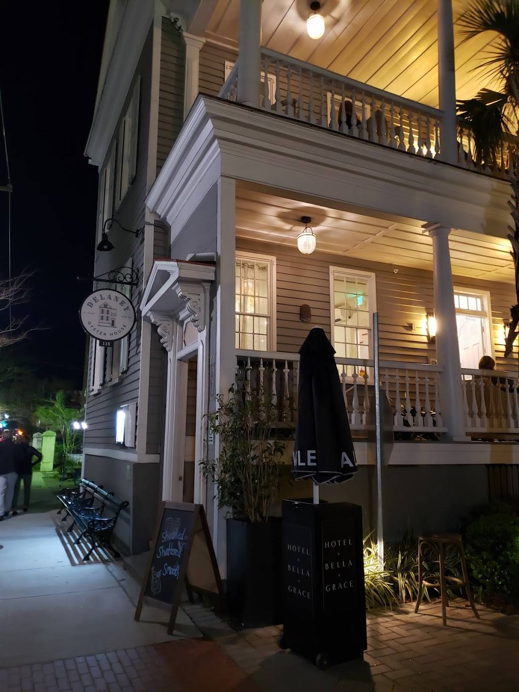 Delaney Oyster House | restaurant | 115 Calhoun St, Charleston, SC 29401, USA | 8435940099 OR +1 843-594-0099