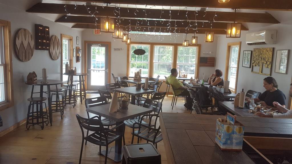 Maple Tree BBQ | restaurant | 820 W Main St, Riverhead, NY 11901, USA | 6317272819 OR +1 631-727-2819