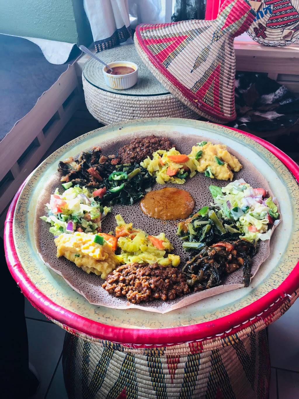 Emma Habesha Restaurant | restaurant | 726 N La Brea Ave, Inglewood, CA 90302, USA | 4243315650 OR +1 424-331-5650