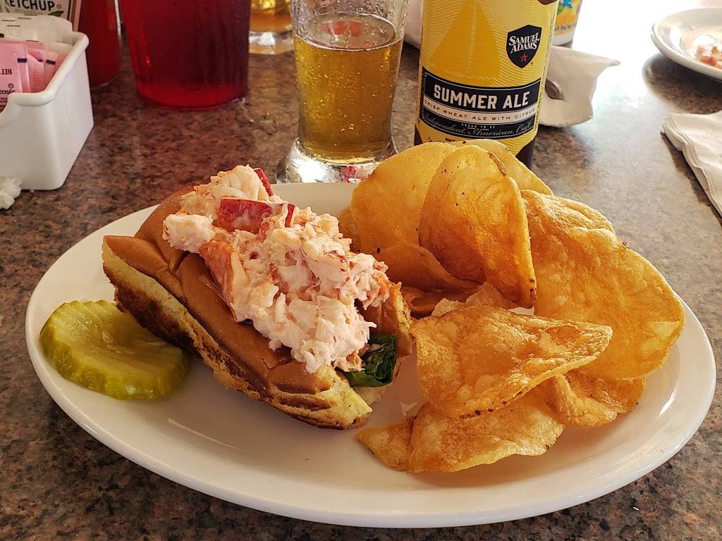 The Aquinnah Shop Restaurant | restaurant | 27 Aquinnah Cir, Aquinnah, MA 02535, USA | 5086453867 OR +1 508-645-3867