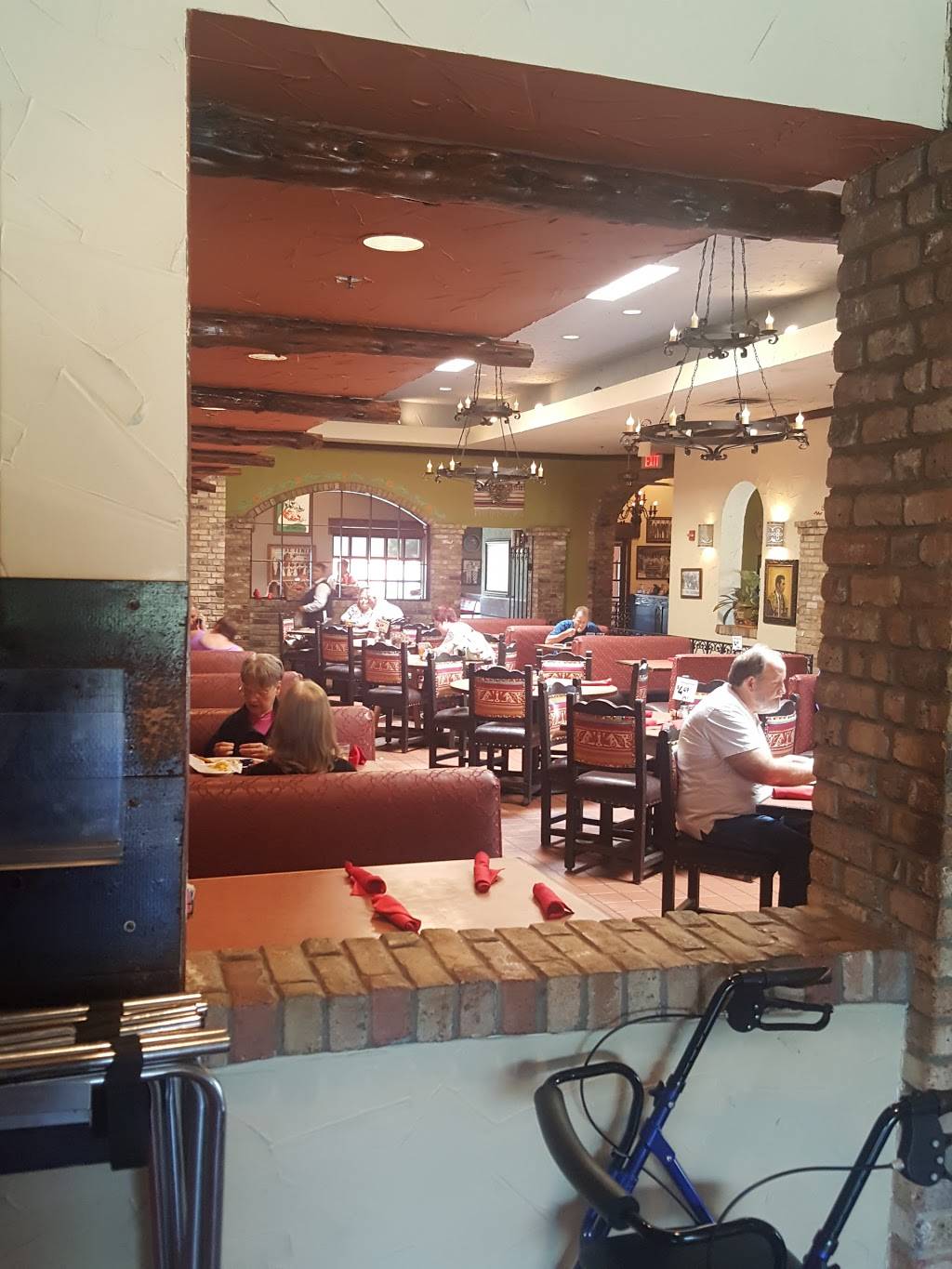 El Fenix Mexican Restaurant | restaurant | 350 E Southwest Pkwy, Lewisville, TX 75067, USA | 2144882769 OR +1 214-488-2769