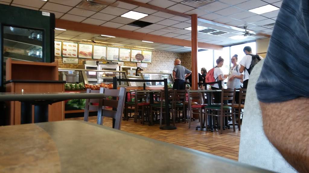 Subway | restaurant | 1621 N Main Ave Suite 1 Arcadia Main Shopping Ctr, San Antonio, TX 78212, USA | 2102277827 OR +1 210-227-7827