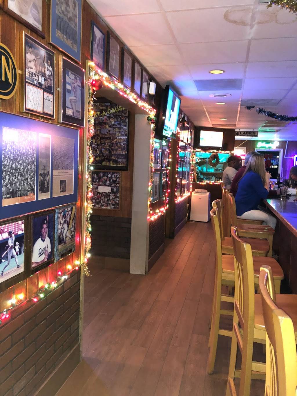 What A Tavern | restaurant | 58 Royal Palm Pointe, Vero Beach, FL 32960, USA | 7725671599 OR +1 772-567-1599