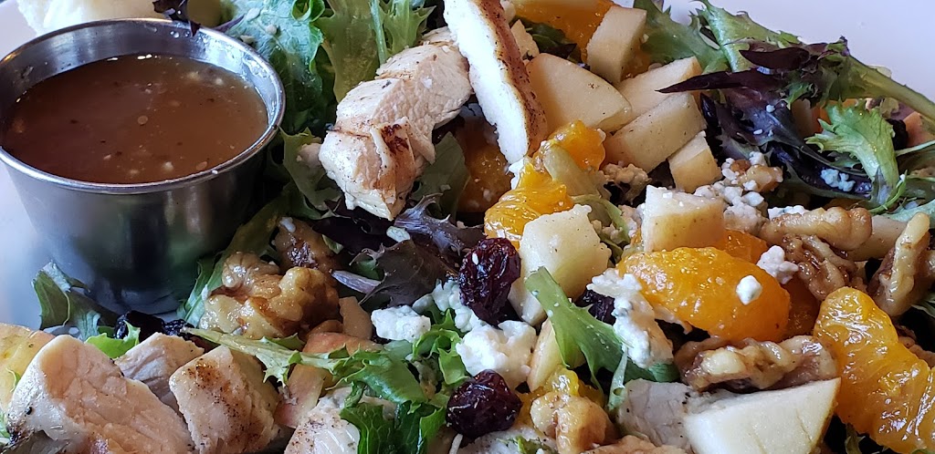 Takodas Restaurant & Lounge | restaurant | 425 US-20, Sisters, OR 97759, USA | 5415498620 OR +1 541-549-8620