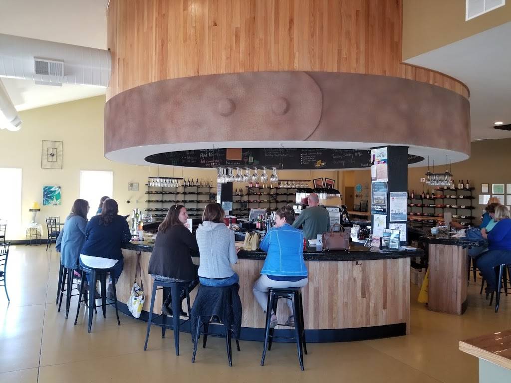 Vineyard 2121 | restaurant | 4110 Red Arrow Hwy, Benton Harbor, MI 49022, USA | 2698490109 OR +1 269-849-0109