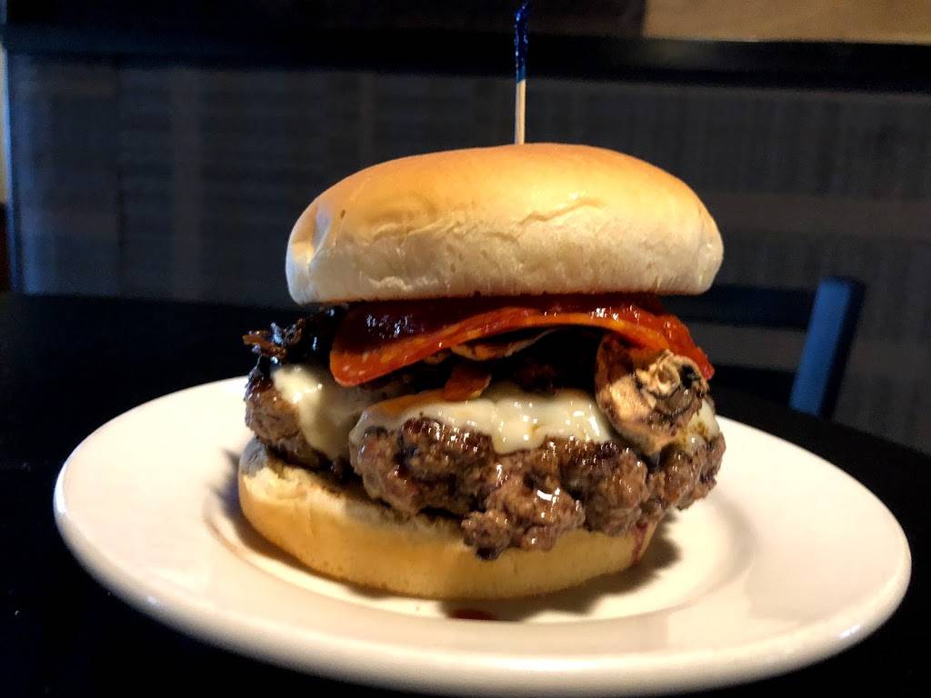 Renuccis Bar & Restaurant | restaurant | 538 N State St, Ionia, MI 48846, USA | 6165279802 OR +1 616-527-9802