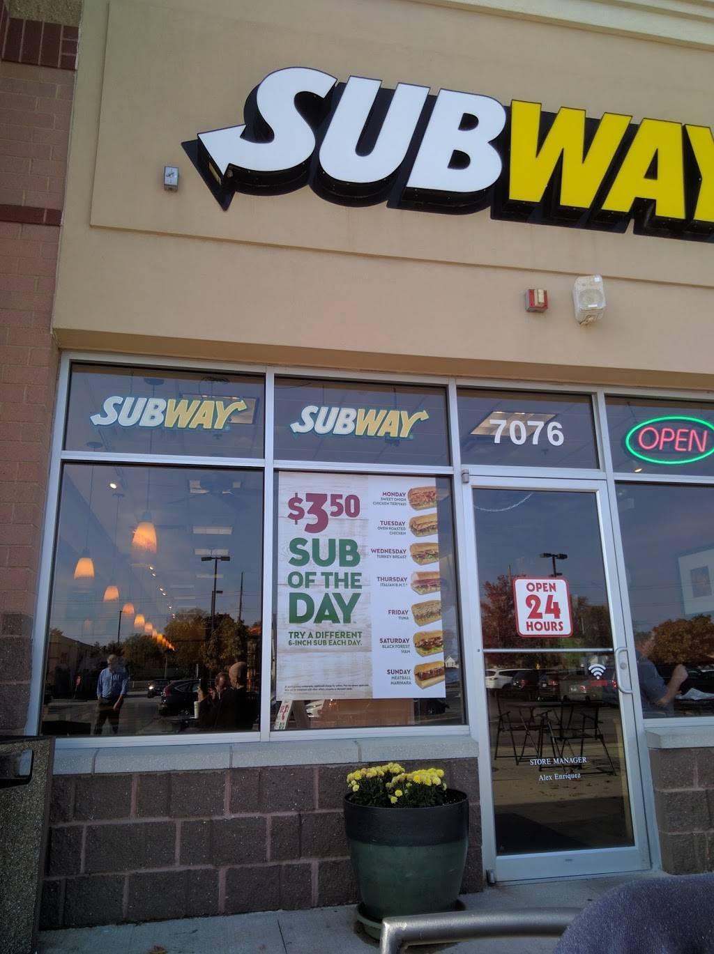 Subway Restaurants | restaurant | 7076 N Mannheim Road, Rosemont, IL 60018, USA | 8478243400 OR +1 847-824-3400