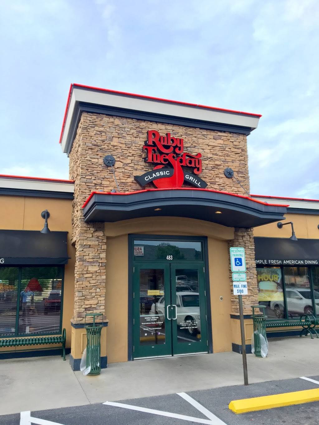 Ruby Tuesday | restaurant | 483 Crockett Trace Drive, Morristown, TN 37813, USA | 4235860830 OR +1 423-586-0830