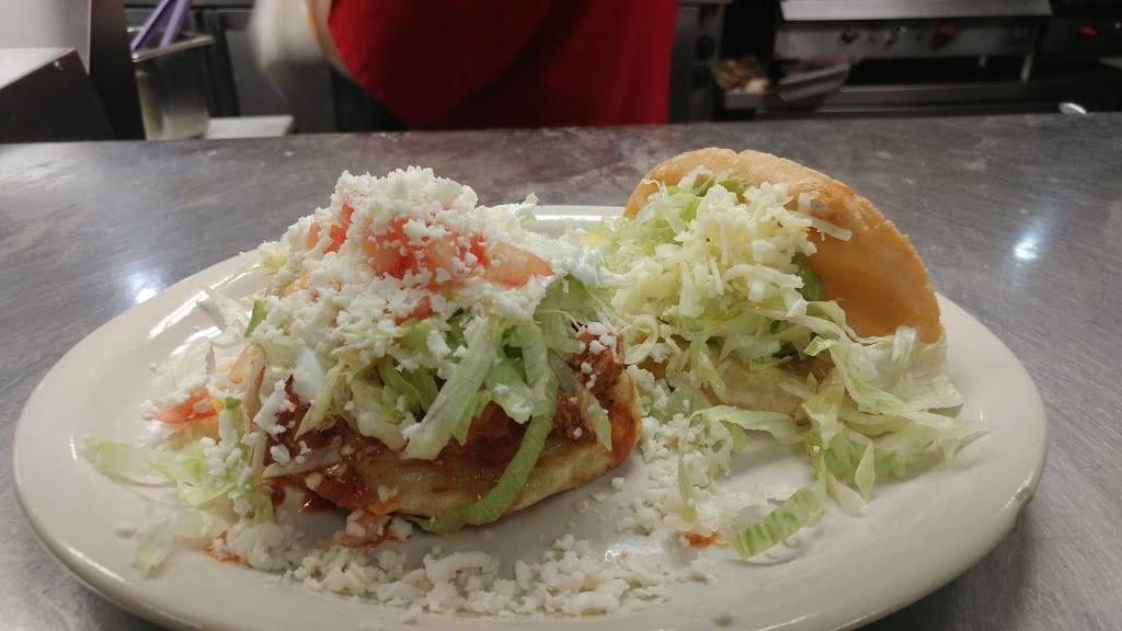 Lisas Mexican Restaurant | night club | 815 Bandera Rd, San Antonio, TX 78228, USA | 2104332531 OR +1 210-433-2531