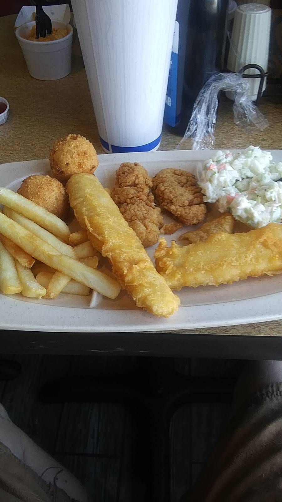 Captain Ds | restaurant | 4049 Rhea County Hwy, Dayton, TN 37321, USA | 4237754408 OR +1 423-775-4408