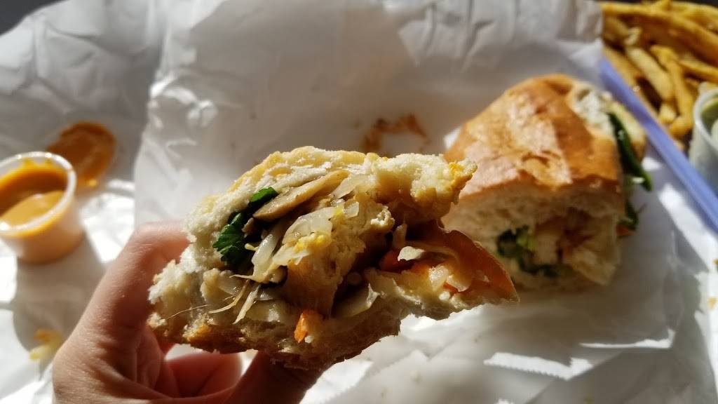 Viet Bites | restaurant | 1104 W Hickory St, Denton, TX 76201, USA | 9408981717 OR +1 940-898-1717