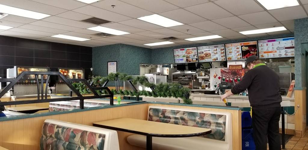 Burger King | restaurant | 2500 Crossing Cir, Traverse City, MI 49684, USA | 2319327987 OR +1 231-932-7987