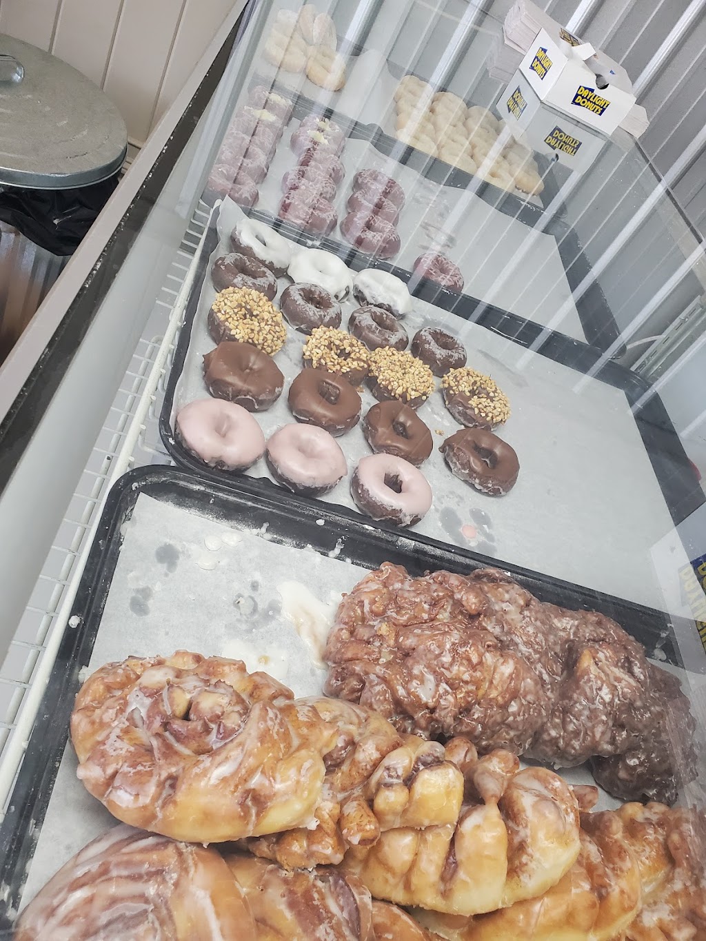 Daylight Donuts | restaurant | 31 E Dame Ave, Homerville, GA 31634, USA | 9124872045 OR +1 912-487-2045