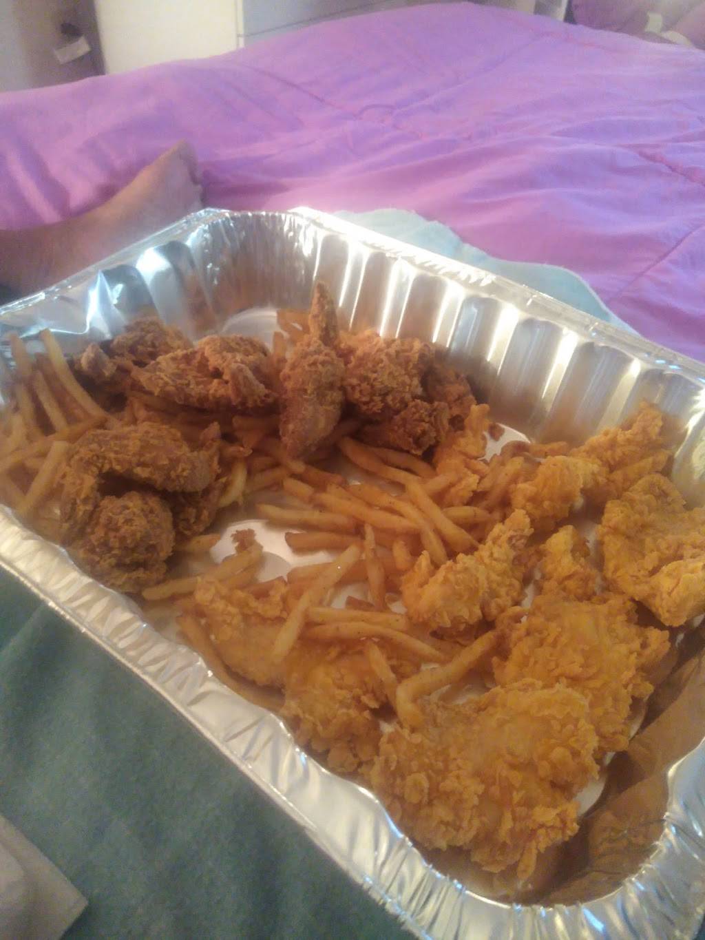 Popeyes Louisiana Kitchen | restaurant | 200 E Main St, Stratford, CT 06614, USA | 2038701657 OR +1 203-870-1657