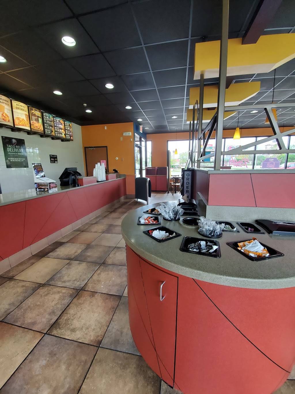 Taco Bell | meal takeaway | 8711 N Knoxville Ave, Peoria, IL 61615, USA | 3096916686 OR +1 309-691-6686