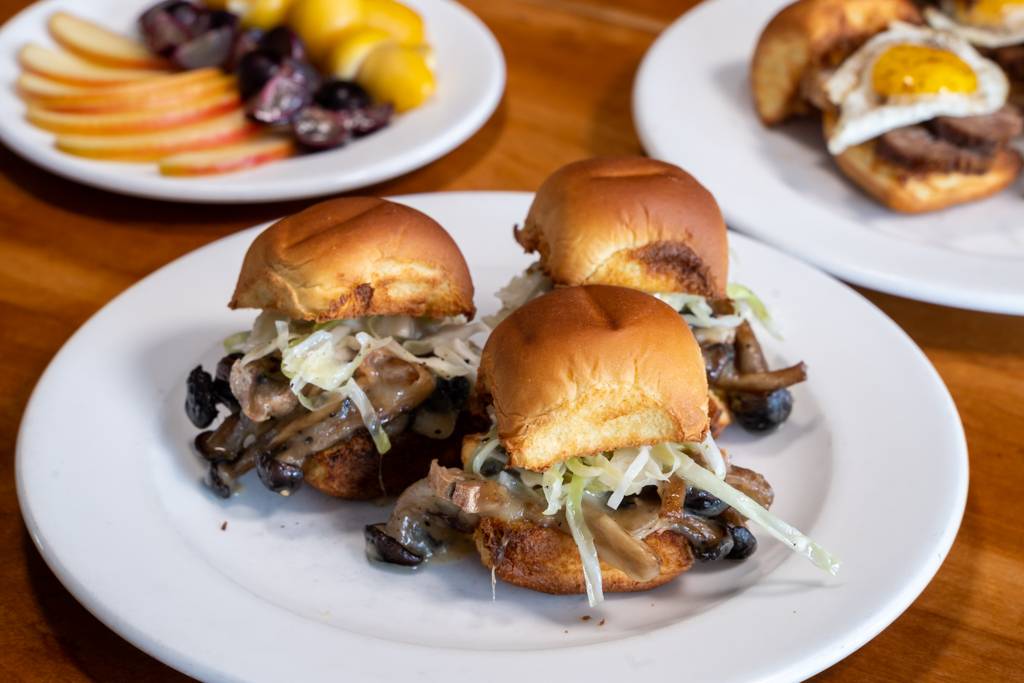 Adventure Pub | restaurant | 190 Massachusetts Ave, Arlington, MA 02474, USA | 7817772623 OR +1 781-777-2623