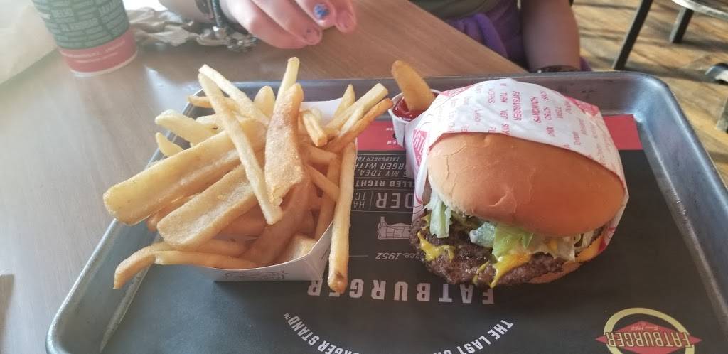 Fatburger & Buffalos | restaurant | 11984 Foothill Blvd, Sylmar, CA 91342, USA | 7472250335 OR +1 747-225-0335