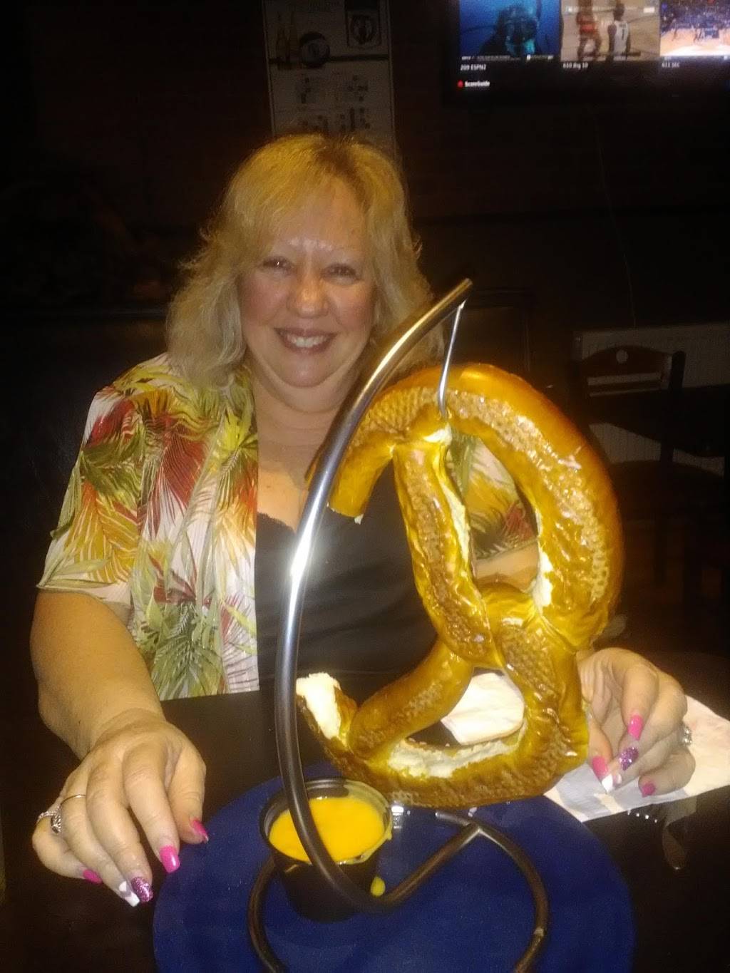 JJs Tavern | restaurant | 99 Main St Unit B, Florence, MA 01062, USA | 4135865705 OR +1 413-586-5705