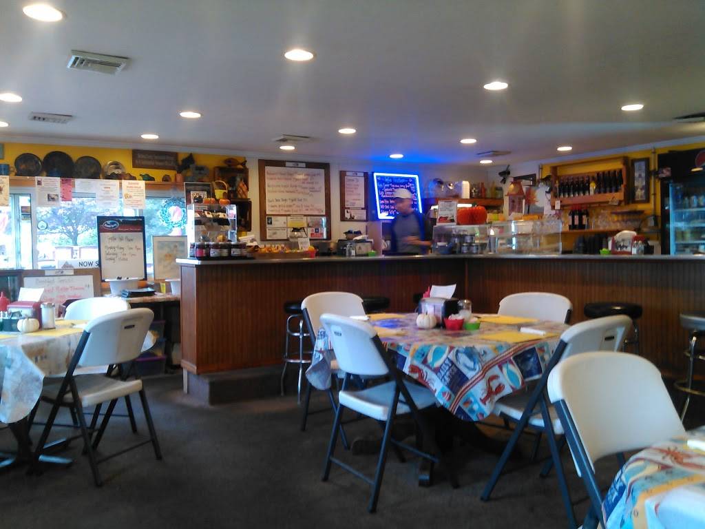 Jacks Barcelona Drive In | restaurant | 8249 1st St, Westfield, NY 14787, USA | 7163262277 OR +1 716-326-2277