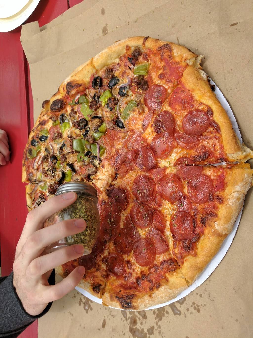 Tonys Pizzaria | restaurant | 186 E Thompson Blvd, Ventura, CA 93001, USA | 8056438425 OR +1 805-643-8425