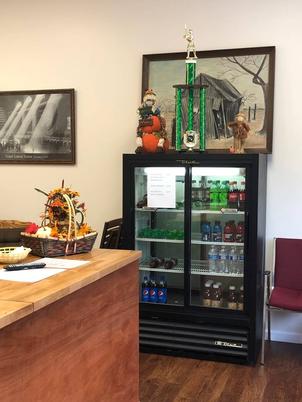 Nenas Carryout Pizza | meal takeaway | 518 N Sterling Ave, Sugar Creek, MO 64054, USA | 8163135569 OR +1 816-313-5569