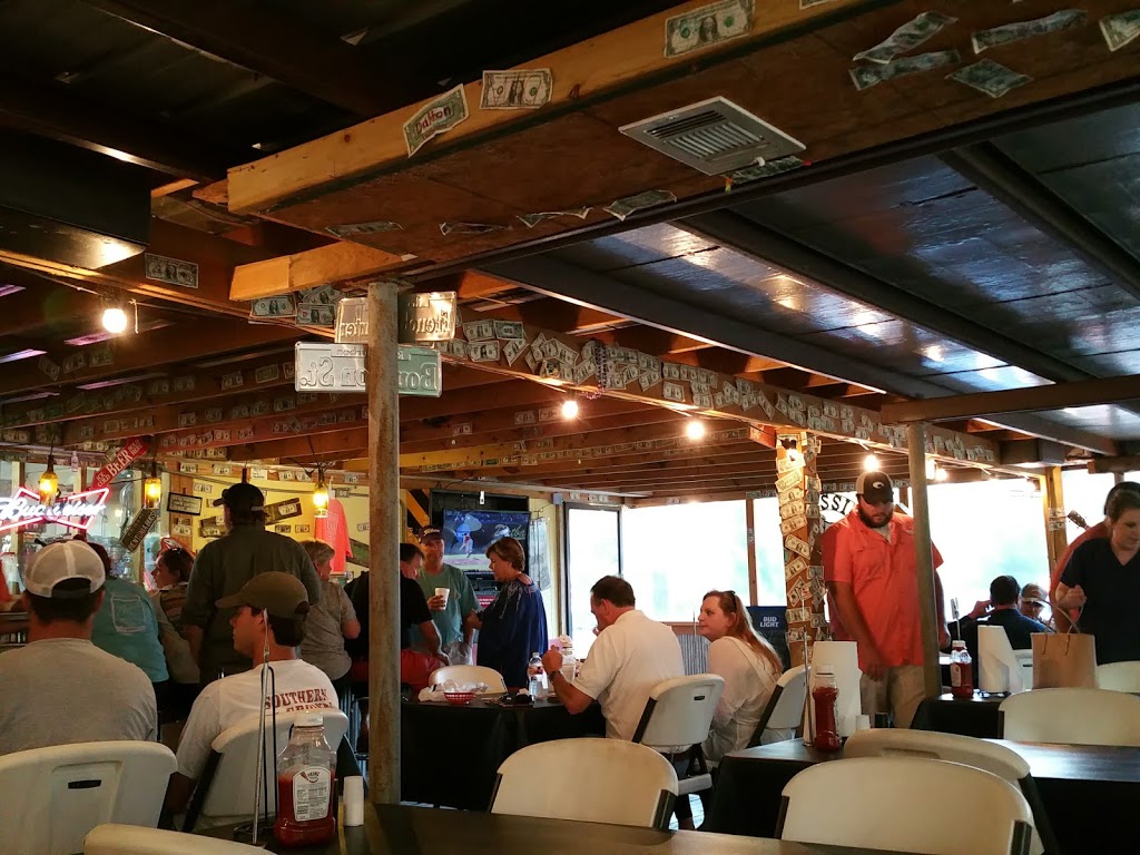 Bentonia Bugs | restaurant | 122 Wilson St, Bentonia, MS 39040, USA | 6625714342 OR +1 662-571-4342