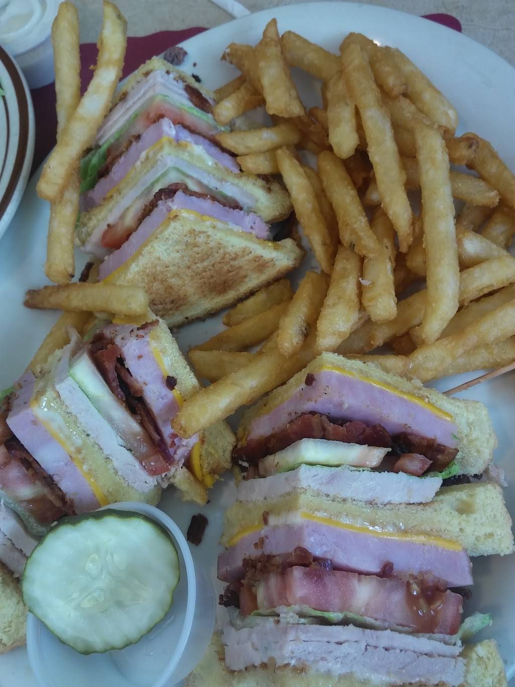 Steves Grill | restaurant | 700 N Halleck St, De Motte, IN 46310, USA | 2199872431 OR +1 219-987-2431