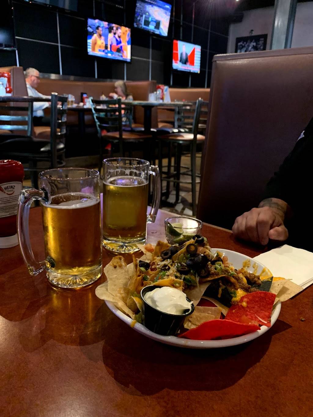 Majerles Sports Grill | restaurant | 13375 W McDowell Rd Ste. 101, Goodyear, AZ 85395, USA | 6232076999 OR +1 623-207-6999