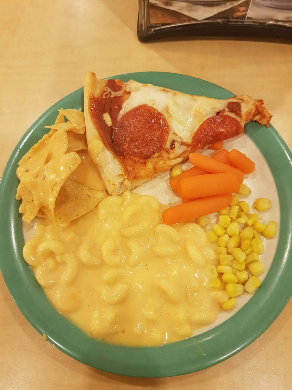 HomeTown Buffet | restaurant | 3744 N Blackstone Ave, Fresno, CA 93726, USA | 5592210444 OR +1 559-221-0444