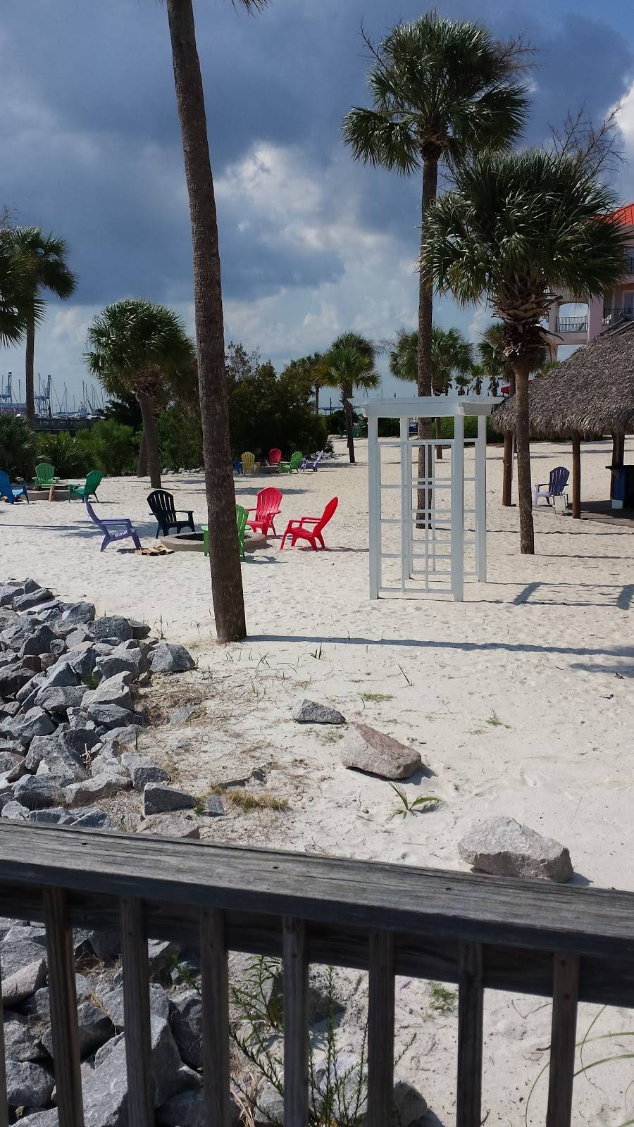 The Reel Bar | restaurant | 20 Patriots Point Rd, Mt Pleasant, SC 29464, USA | 8438560028 OR +1 843-856-0028