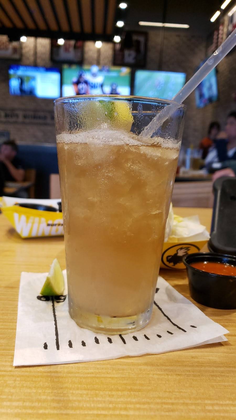 Buffalo Wild Wings | restaurant | 203 I-45, Huntsville, TX 77340, USA | 9362910390 OR +1 936-291-0390