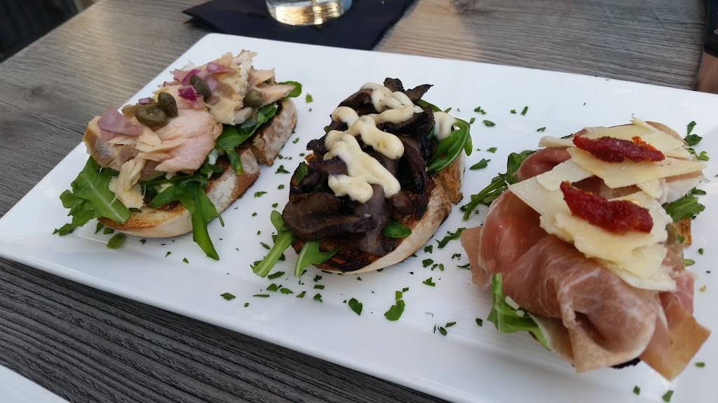 Neoteca | night club | 130 S Hough St, Barrington, IL 60010, USA | 8473821330 OR +1 847-382-1330